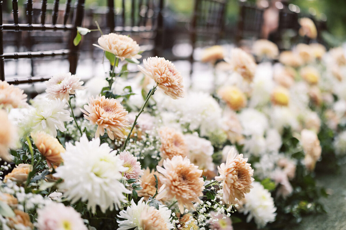 blush and white flower arrangements for wedding