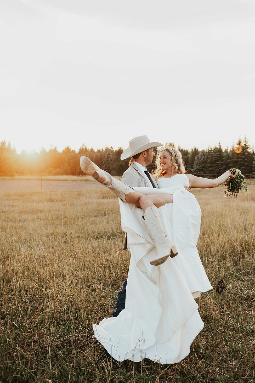 presley-gray-luxury-western-montana-wedding-9058