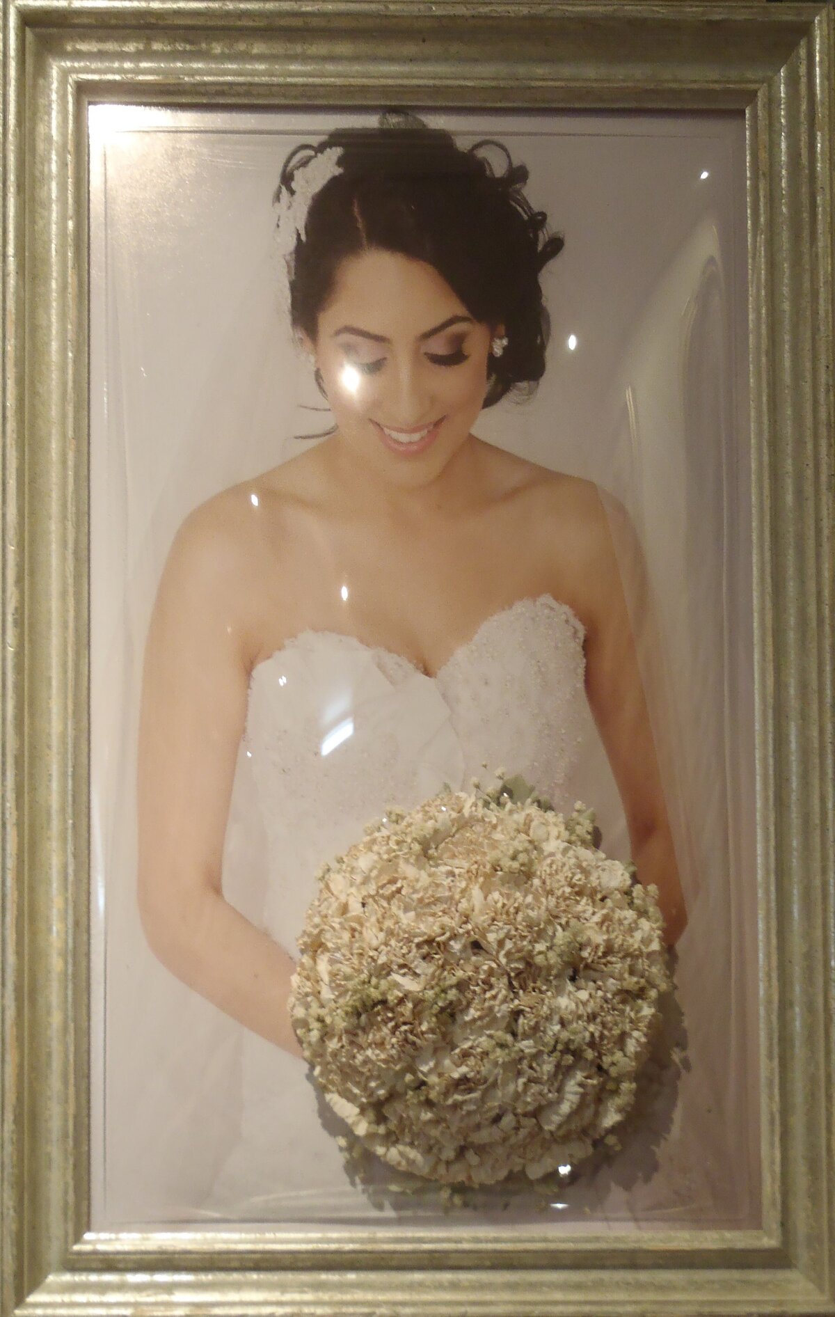 Wedding bouquet preserved in pod