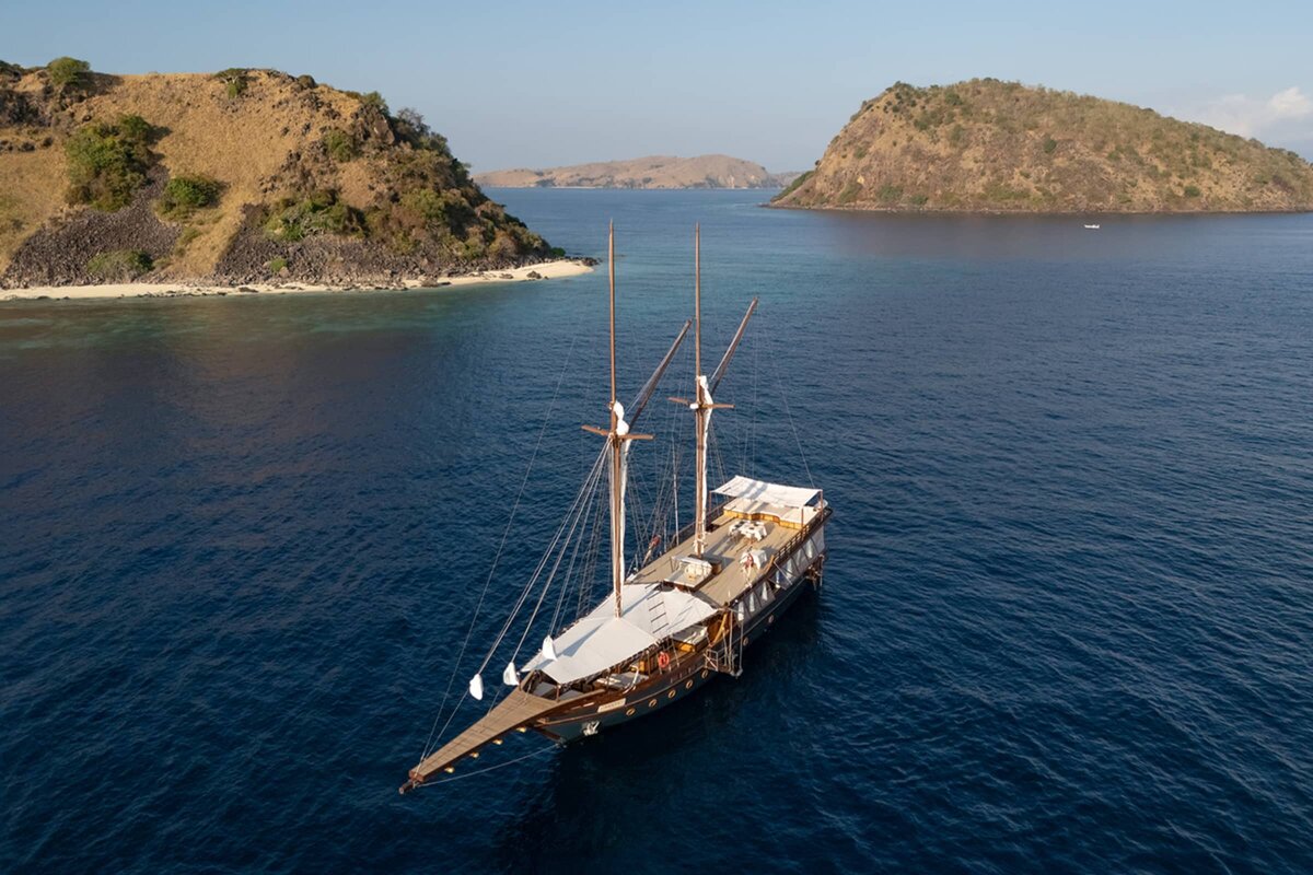 Sanya Luxury Yacht Charter Raja Ampat Exterior 8