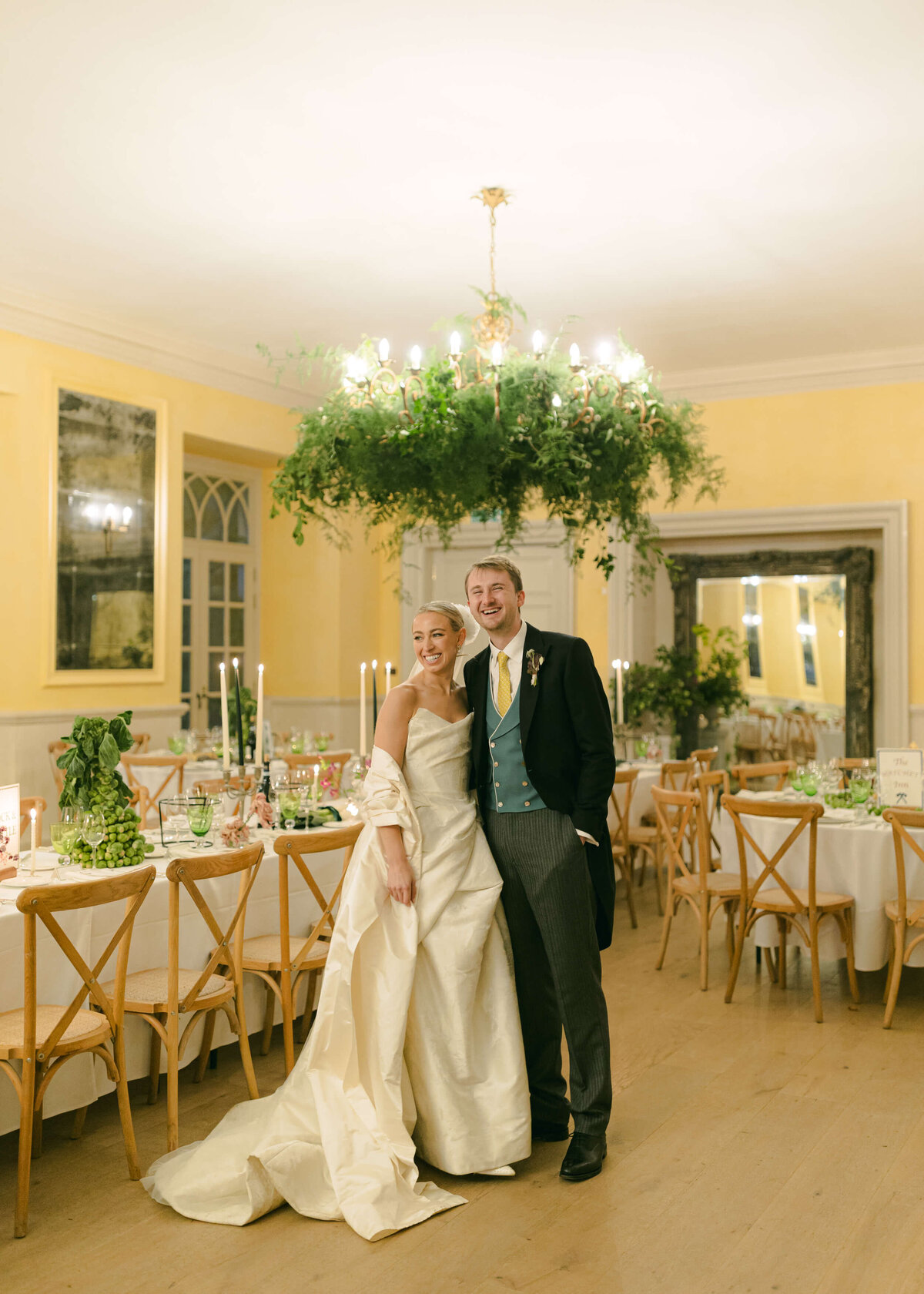 chloe-lowe-wedding-euridge-manor-ballroom-dinner-couple