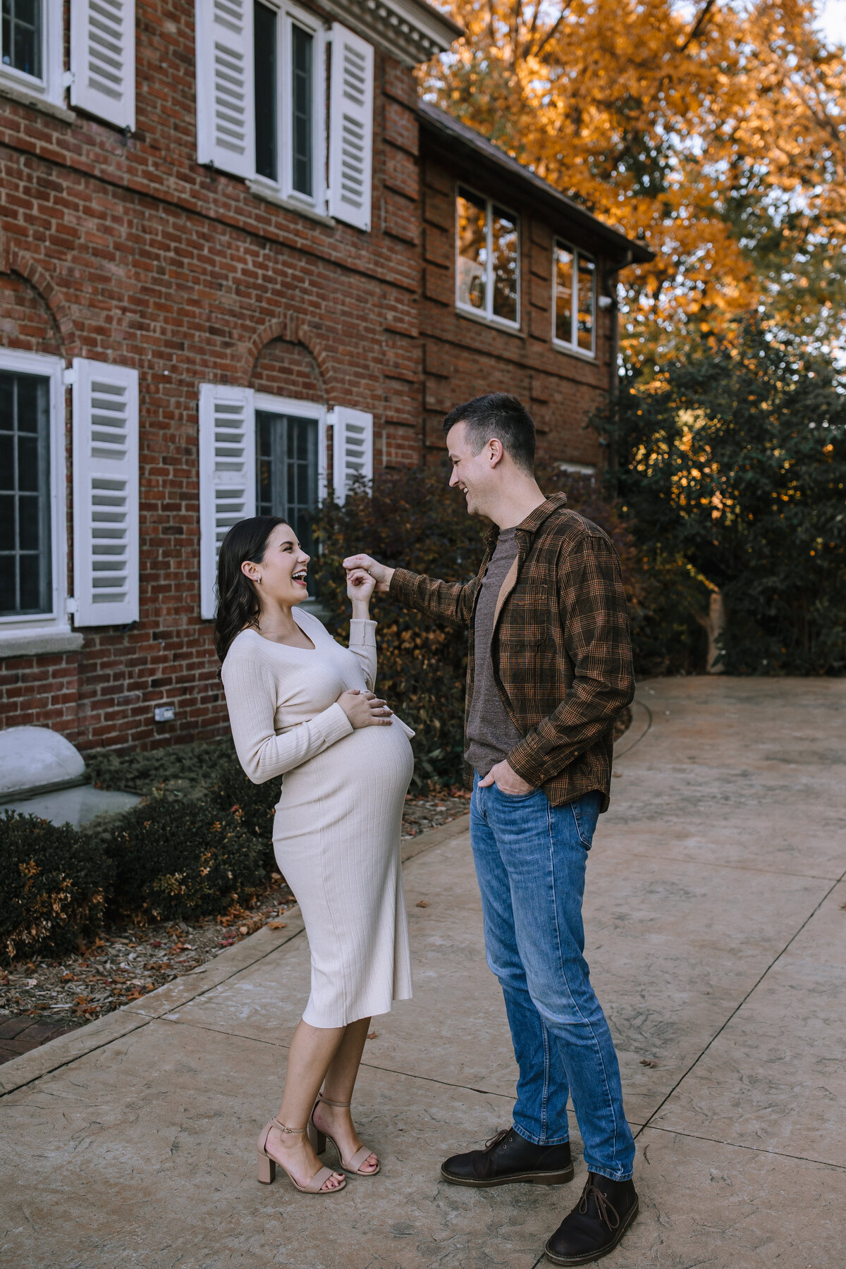 Maternity photo session at Robin Hill Park.