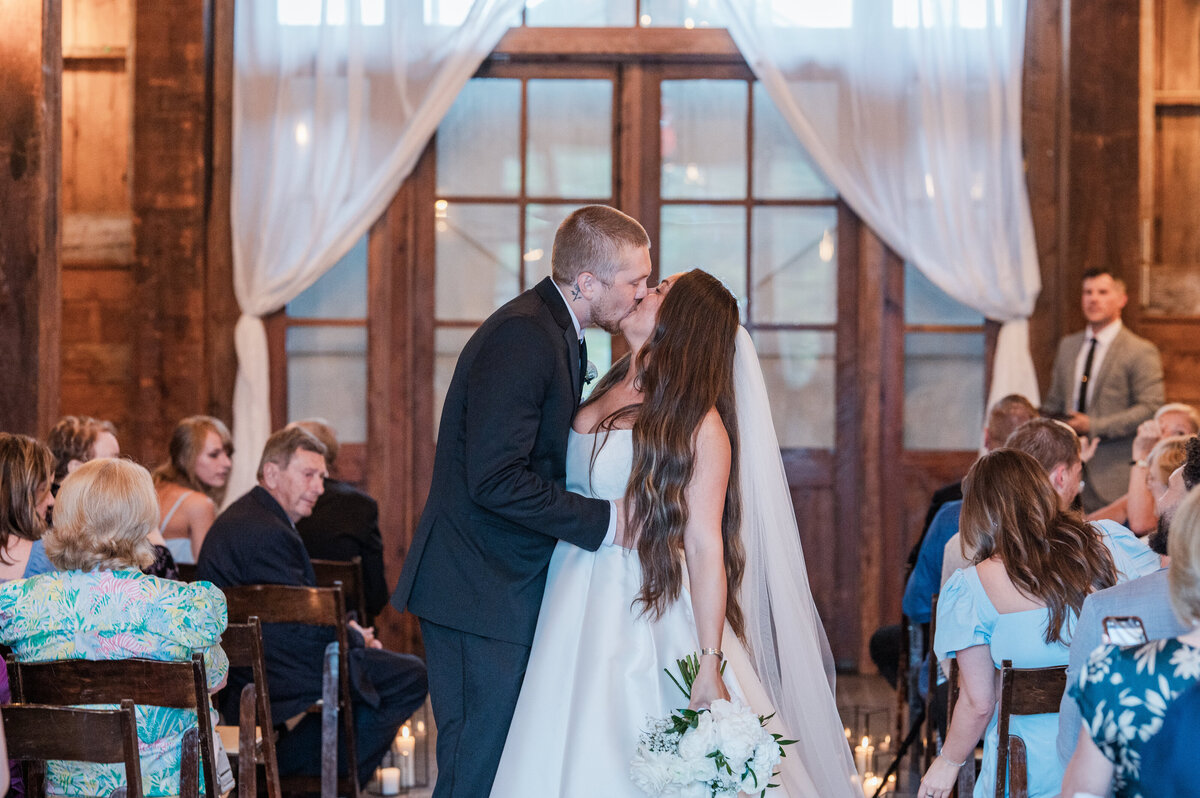 erik_sam_wedding_indoor_ceremony-84