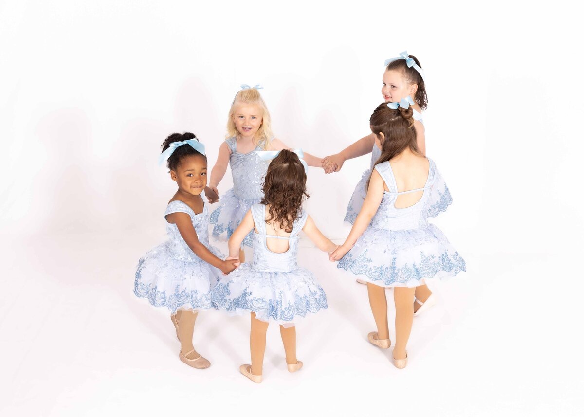 little dancers playing ring around the rosie