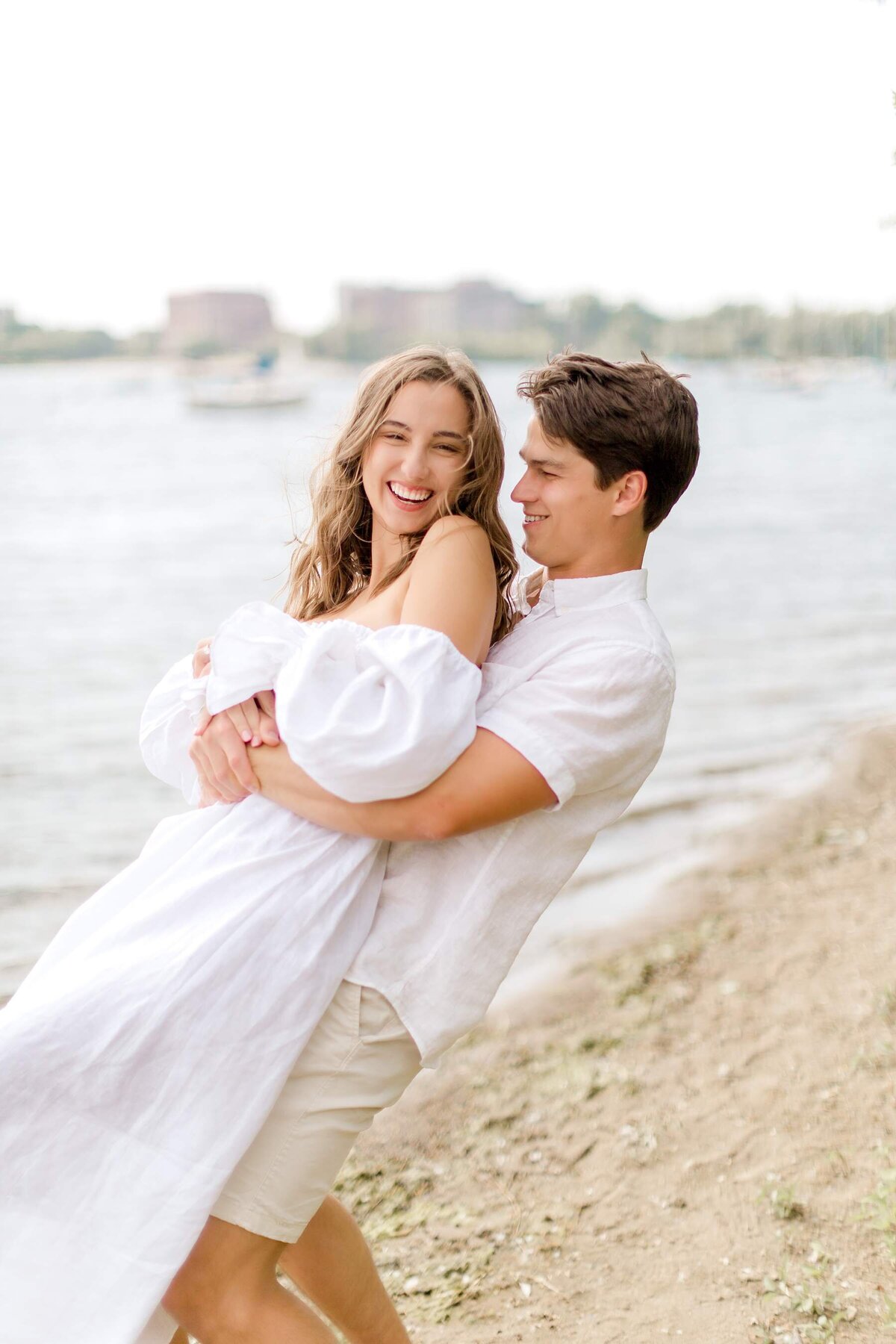 MN-best-photographer-wedding-engagement-near-me-alexandra-robyn-beach-engagement_0039