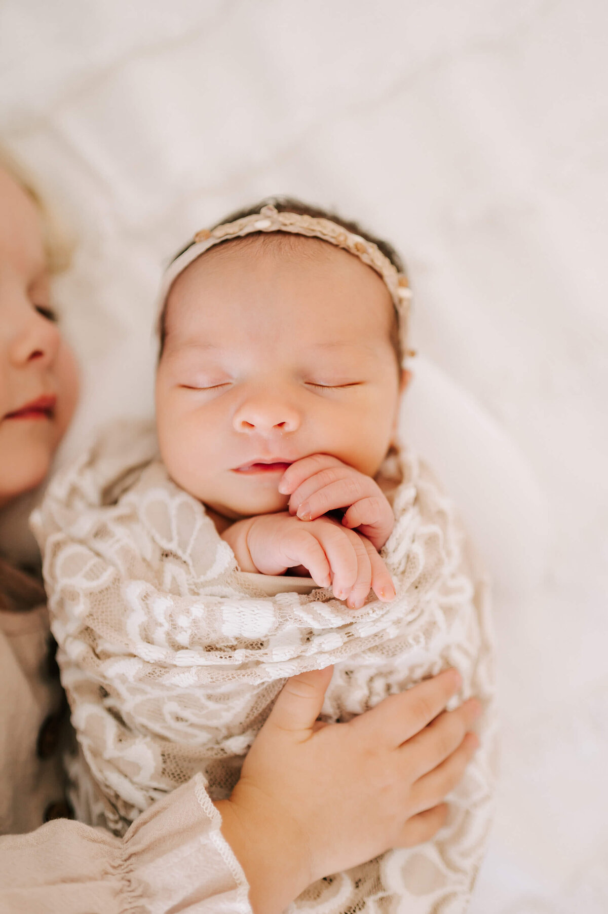 Springfield MO newborn photographer Jessica Kennedy of The XO Photography captures newborn baby girl sleeping on bed