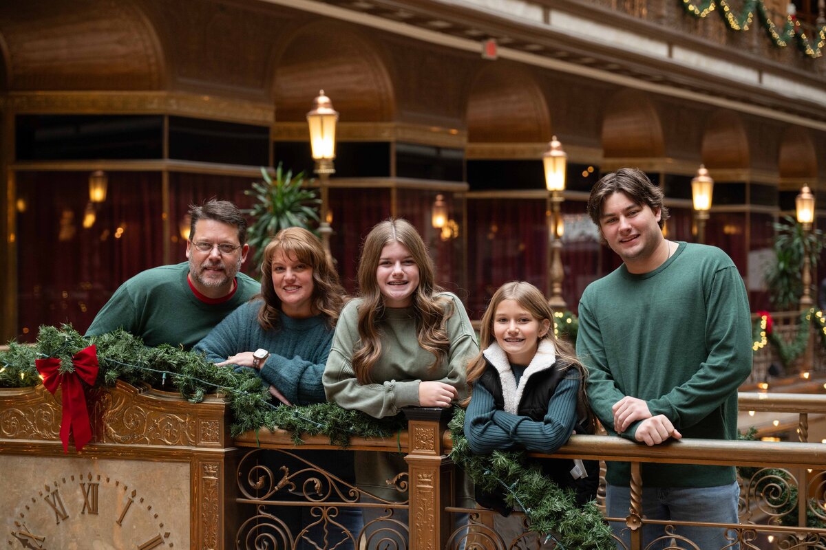ChristmasFamilyPhotosMedinaOhioPositivelyPortraits-8