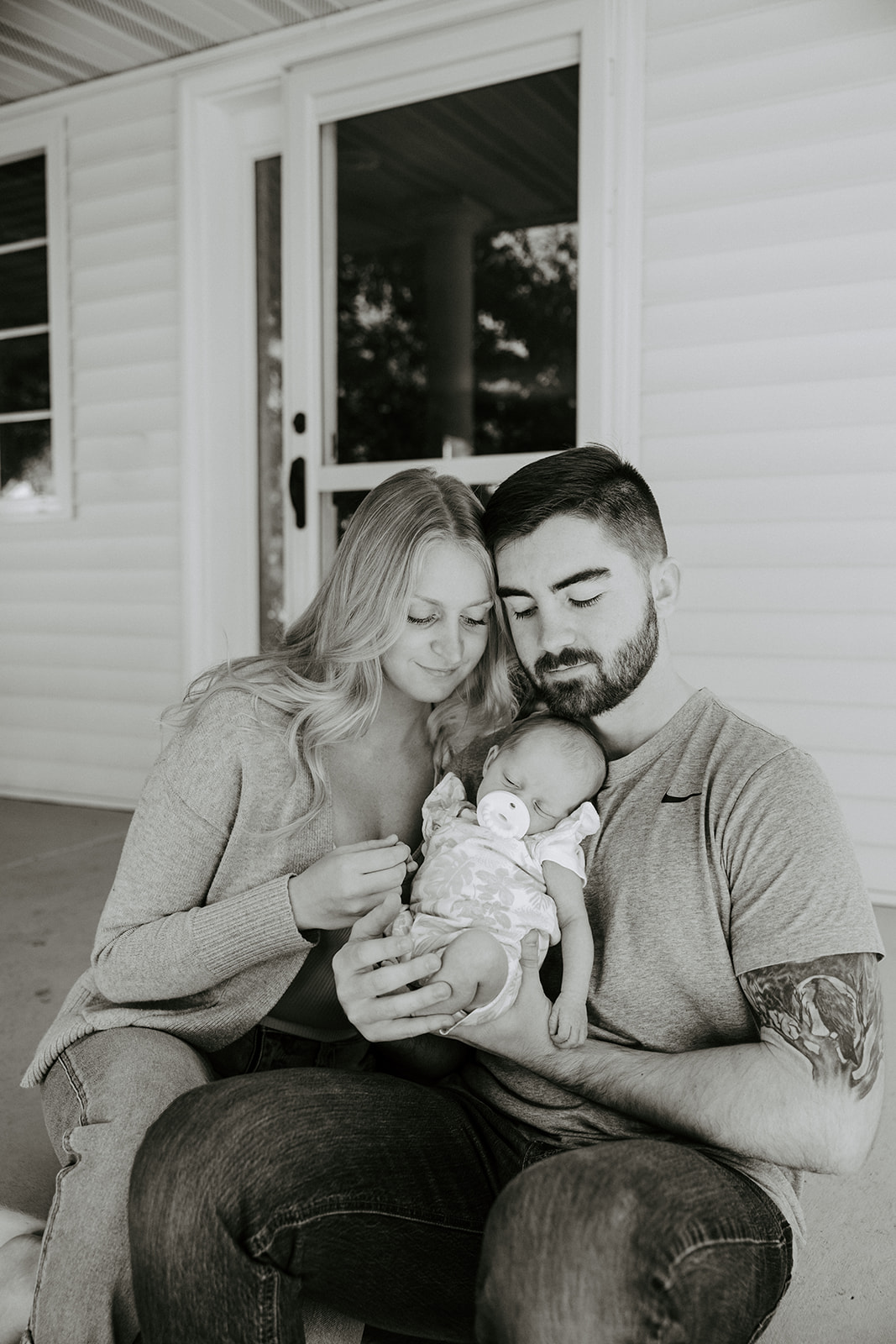 Family photos without the stress — just laughter, hugs, and real moments. Minnesota family photographer for playful, true-to-life memories.