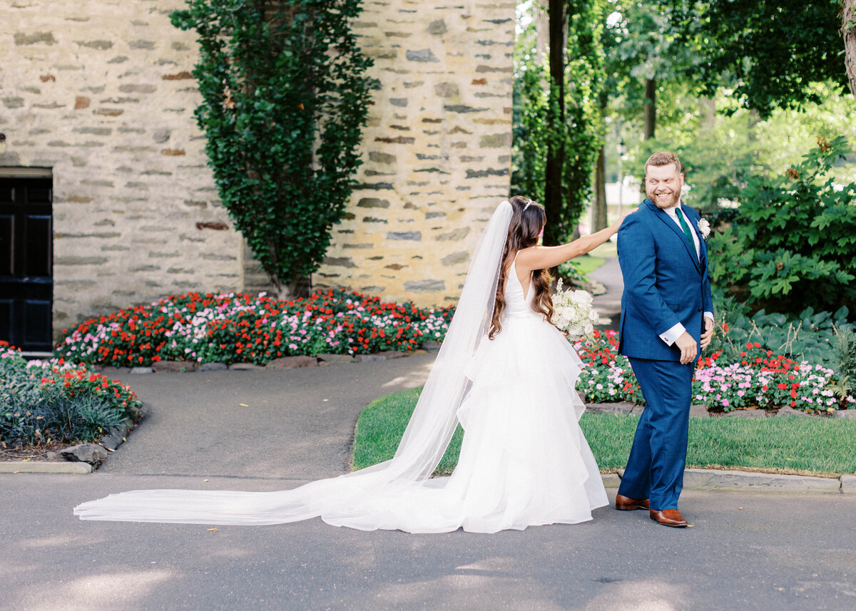 Huntingdon-Valley-Country-Club-Wedding-First-Look-Photos_027