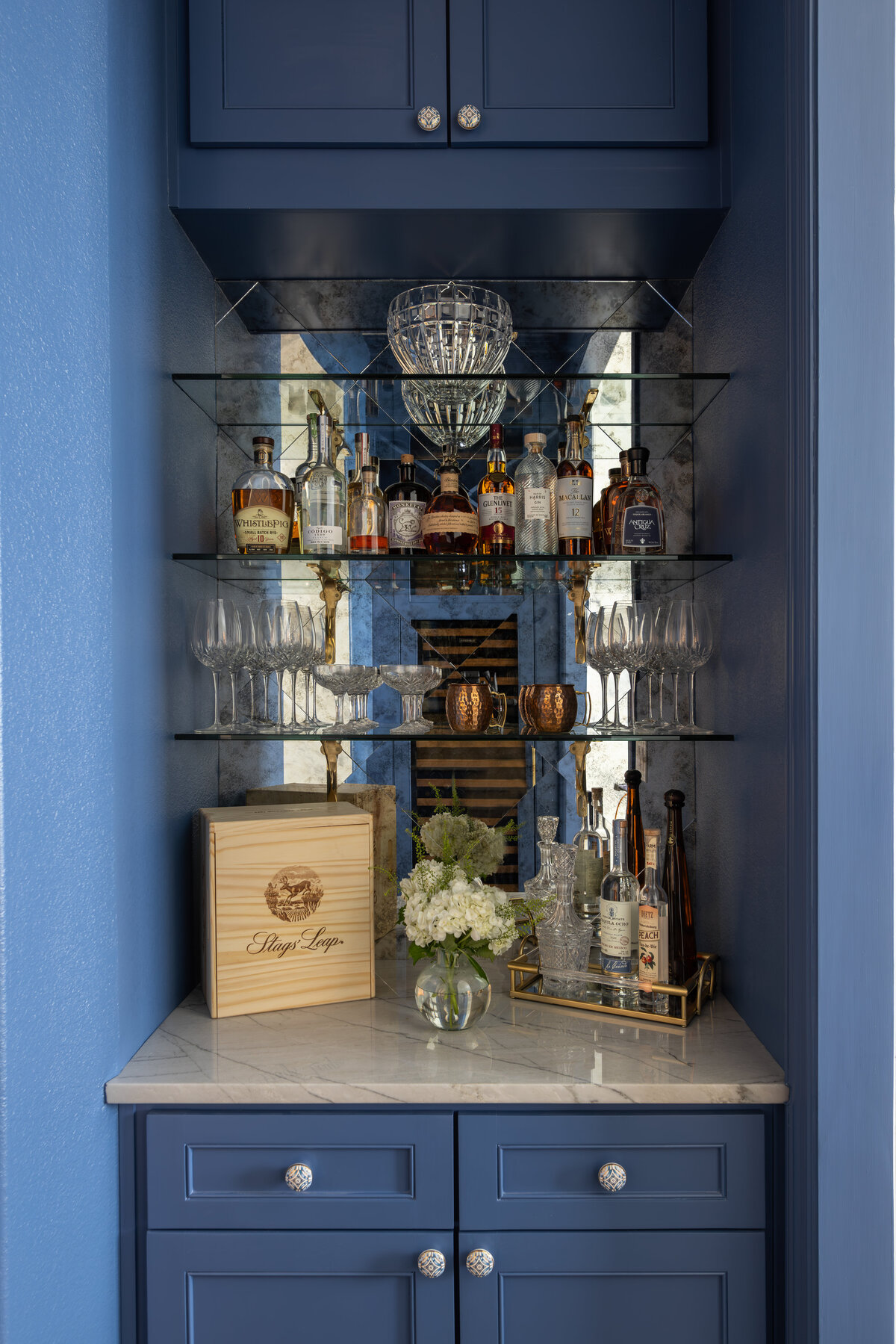 kyleen bushroe interiors blue bar area