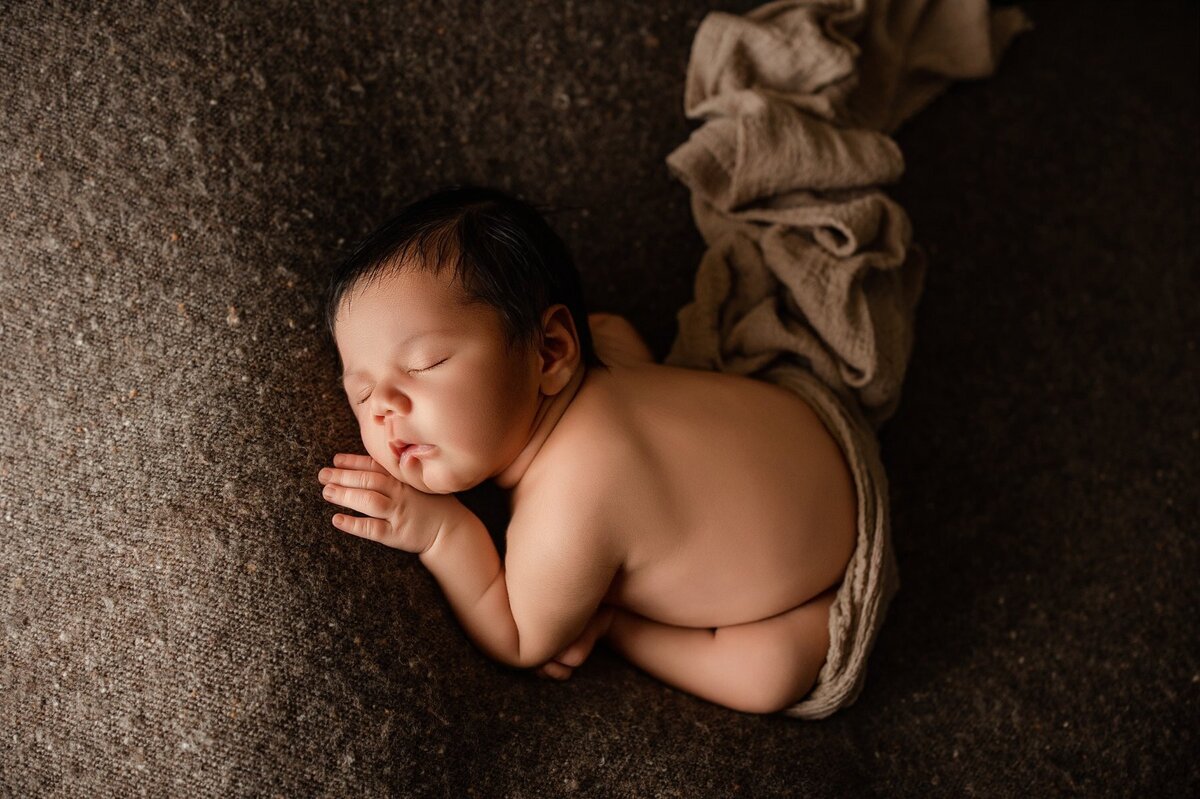 frisco-in-home-newborn-photographer-baby-boy-cozy-posed-2