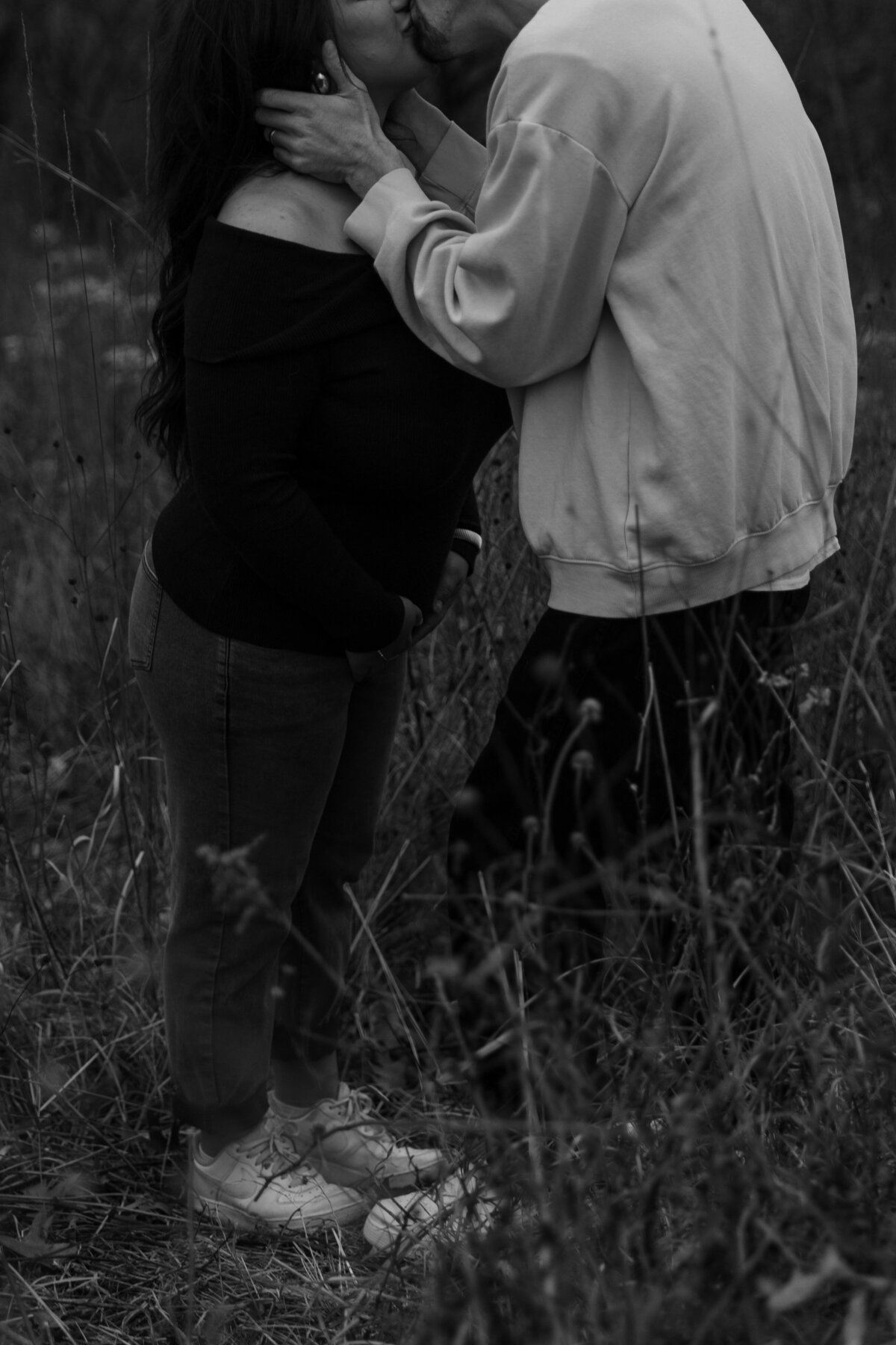 Maternity Photos in Black and White 