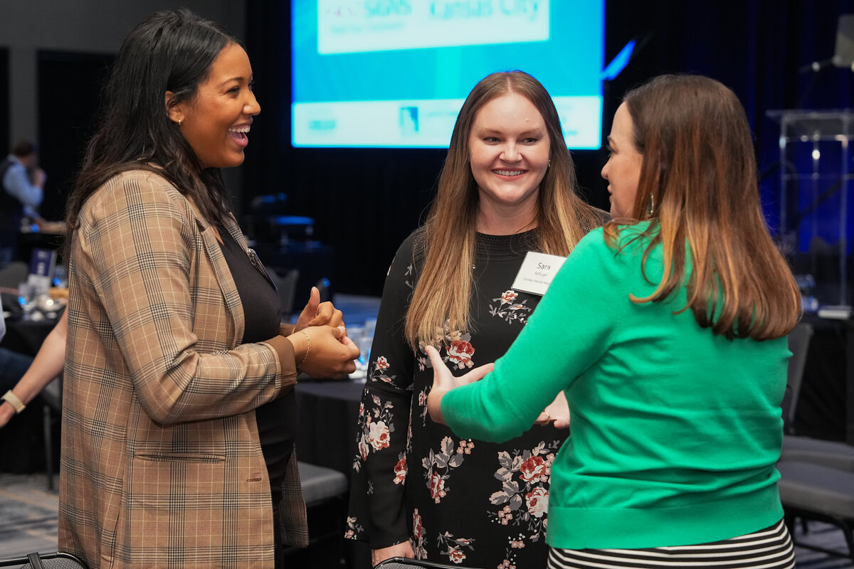 kansas-city-event-photography-0244-professionals-networking-at-event
