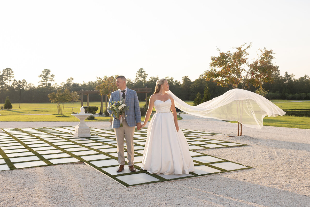 outdoor-wedding-at-Chateau-1800-Savannah-Georgia-Amanda-Richardson-Photography