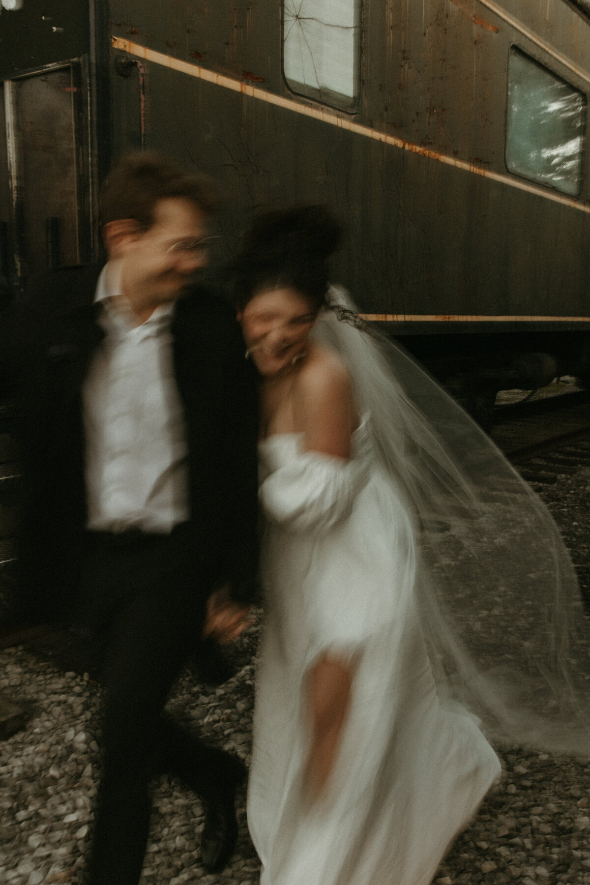 european-train-runaway-bride-elopement-rome-italy-romantic-film-112