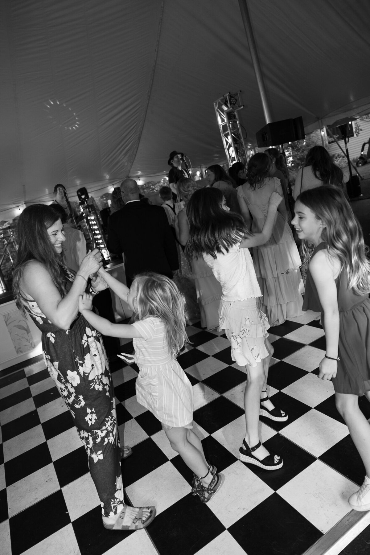 RevelWoodsPhoto-JensenPreviews-6917