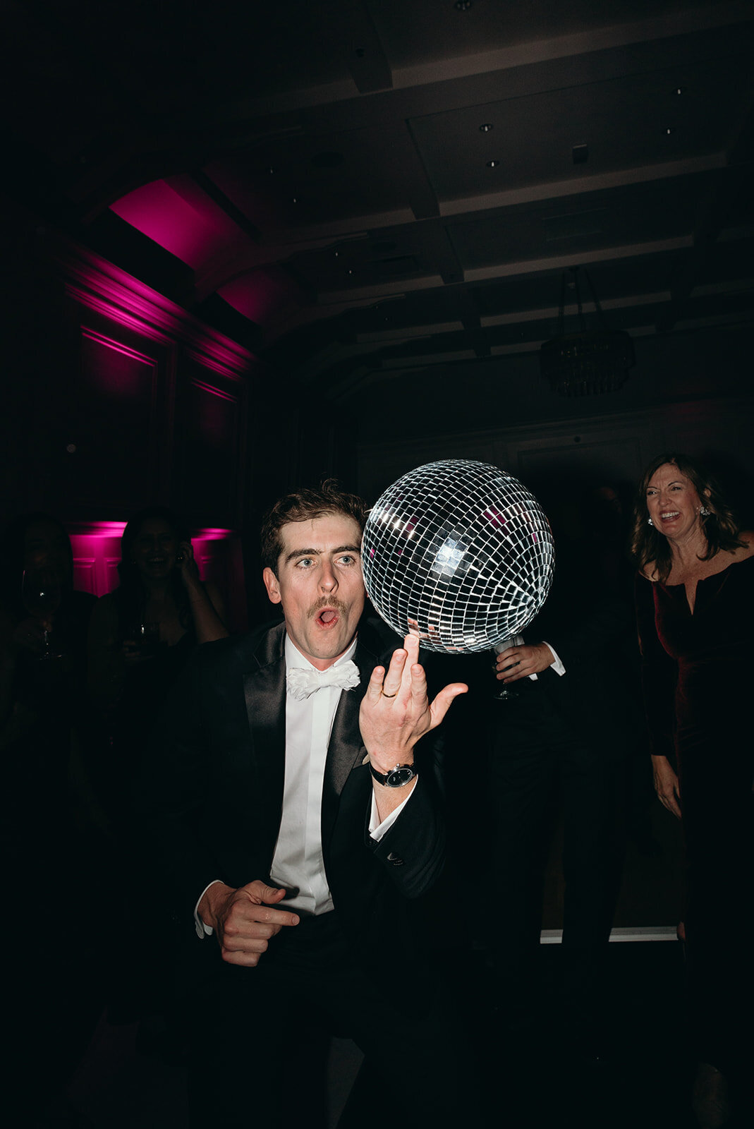 bride-groom-vancouver-Stanley-Park-wedding-portraits-thegodards