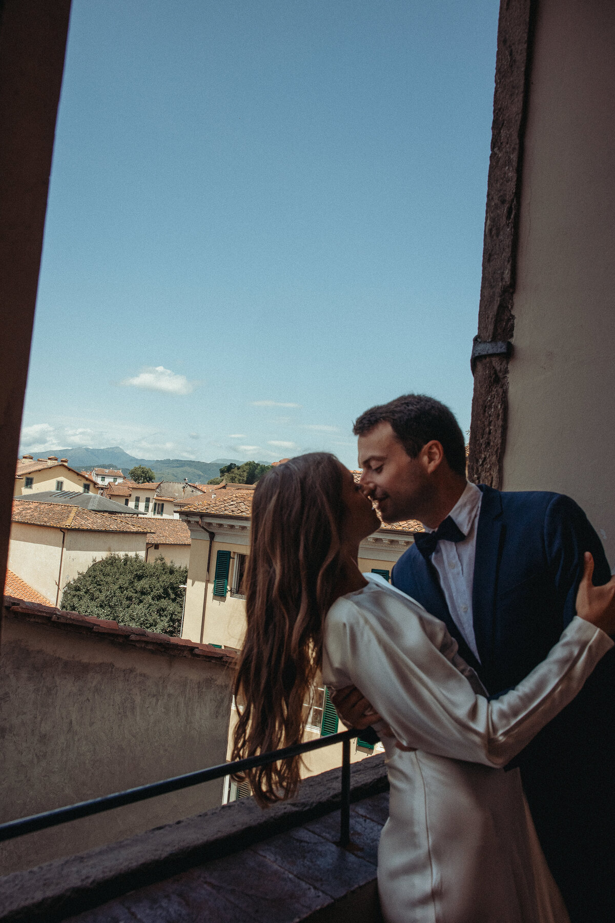 columbus ohio wedding photographer hotel leveque engagement session