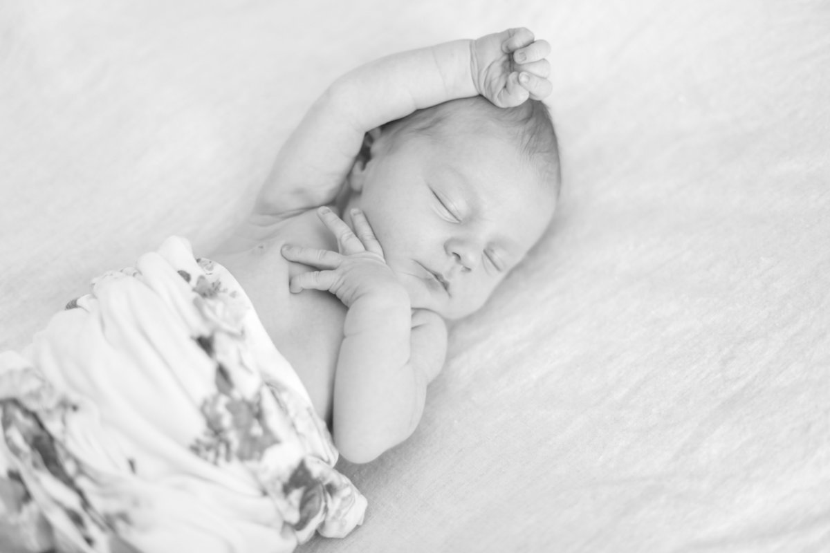 CatherineNewbornBW_88 of 92)0088