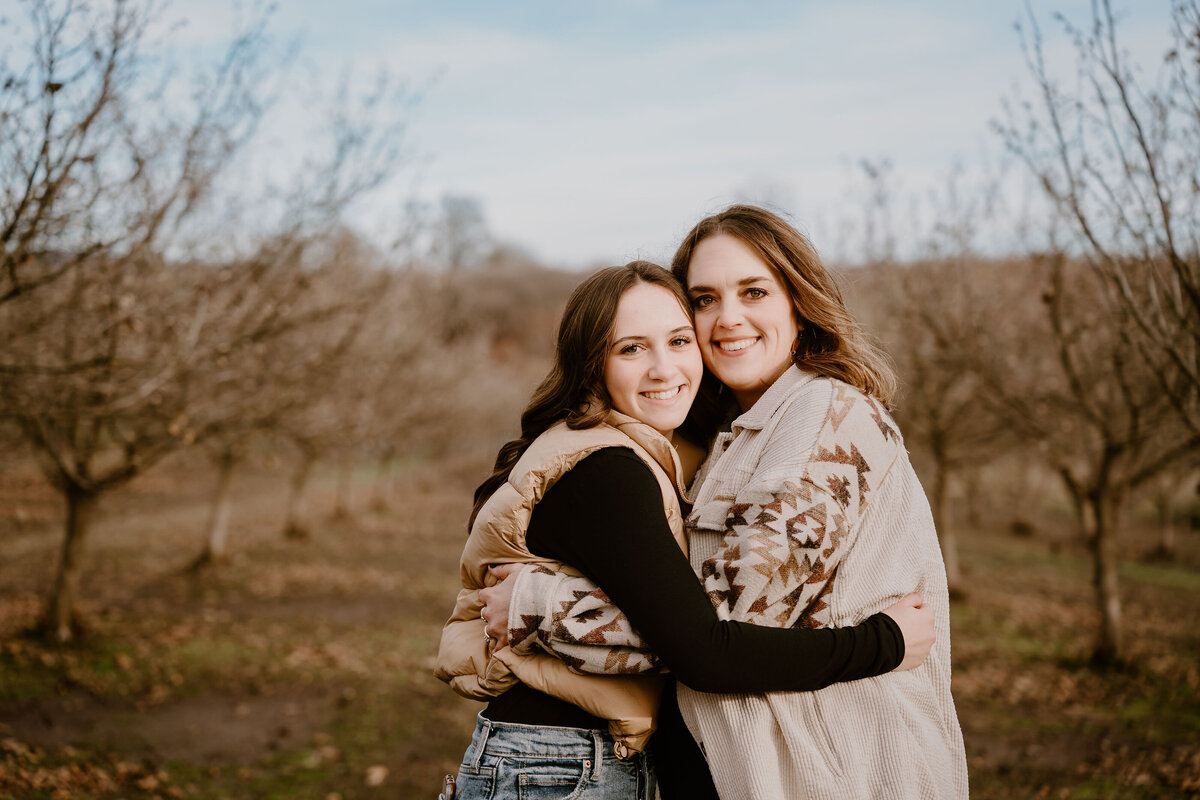 mother daughter family photos in oregon by magnolia june visuals