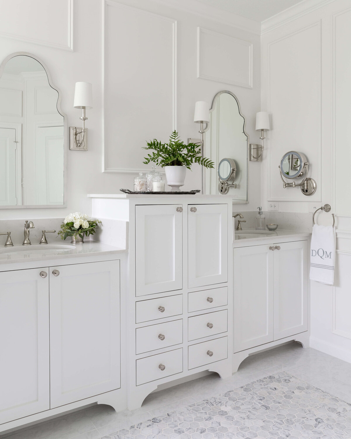 kyleen-bushroe-houston-interior-designer-white-bathroom-cabinets