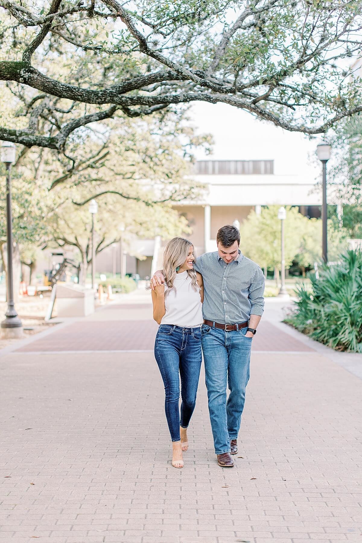Engagement Session at Texas A&M by Houston Wedding Photographer Alicia Yarrish Photography_0008
