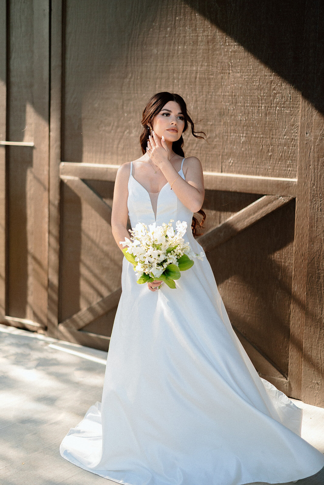 Bride and bouquet | Bella Fleur