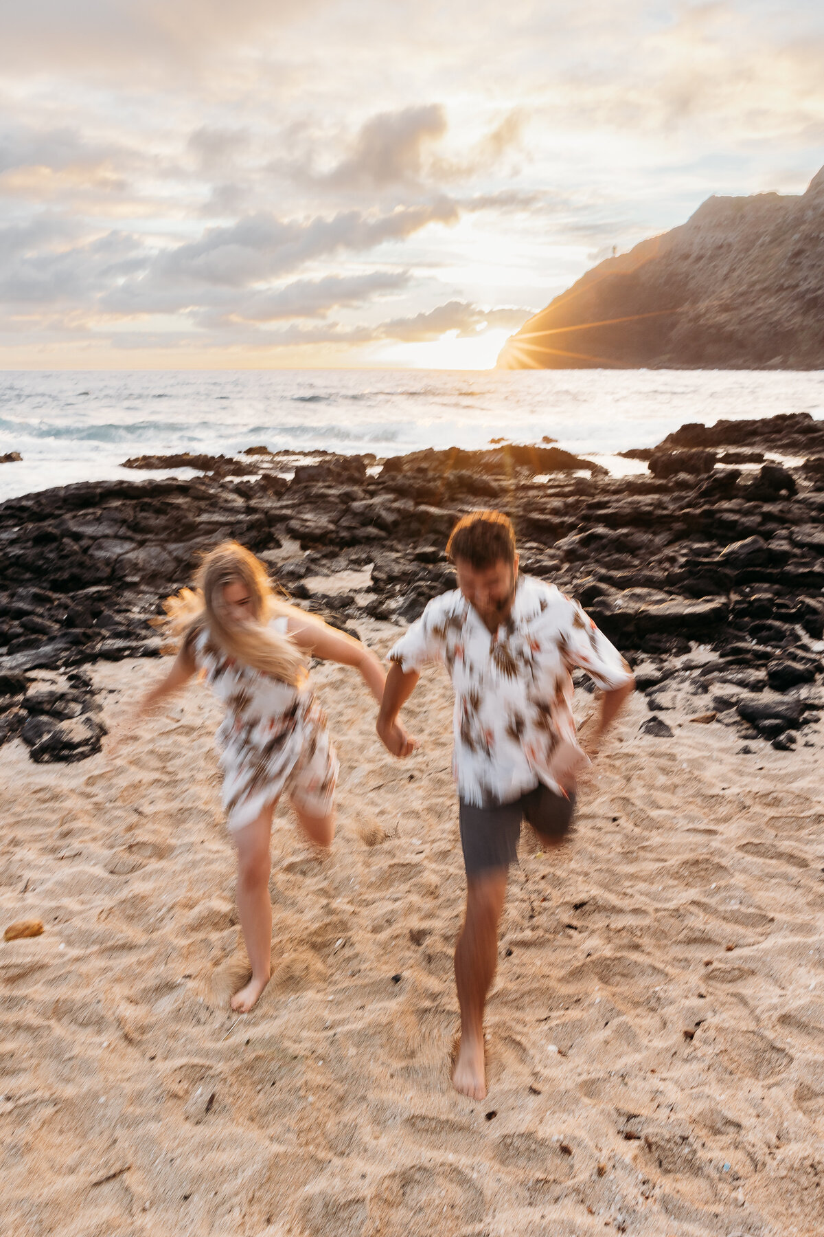 makapuu-beach-engagement-photos-11