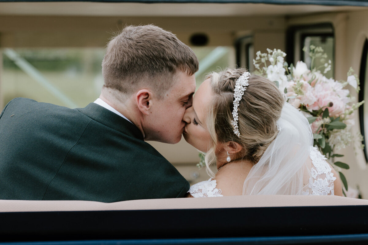 0255Sophie & Ross - Hazel Gap Barn - Dan Tomkins Photography-1