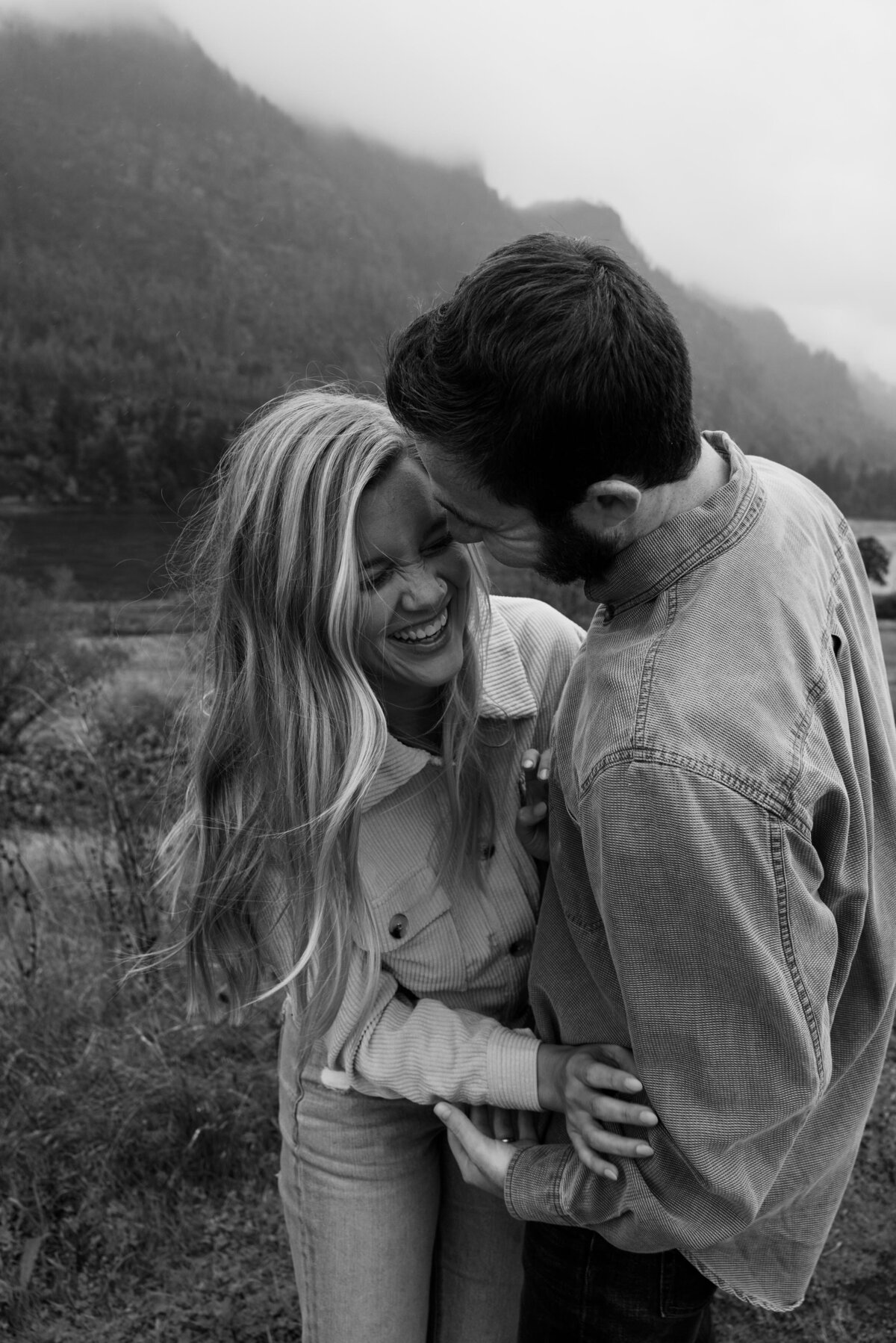 gloomy-october-columbia-gorge-couple-session-kelsey-jake-37