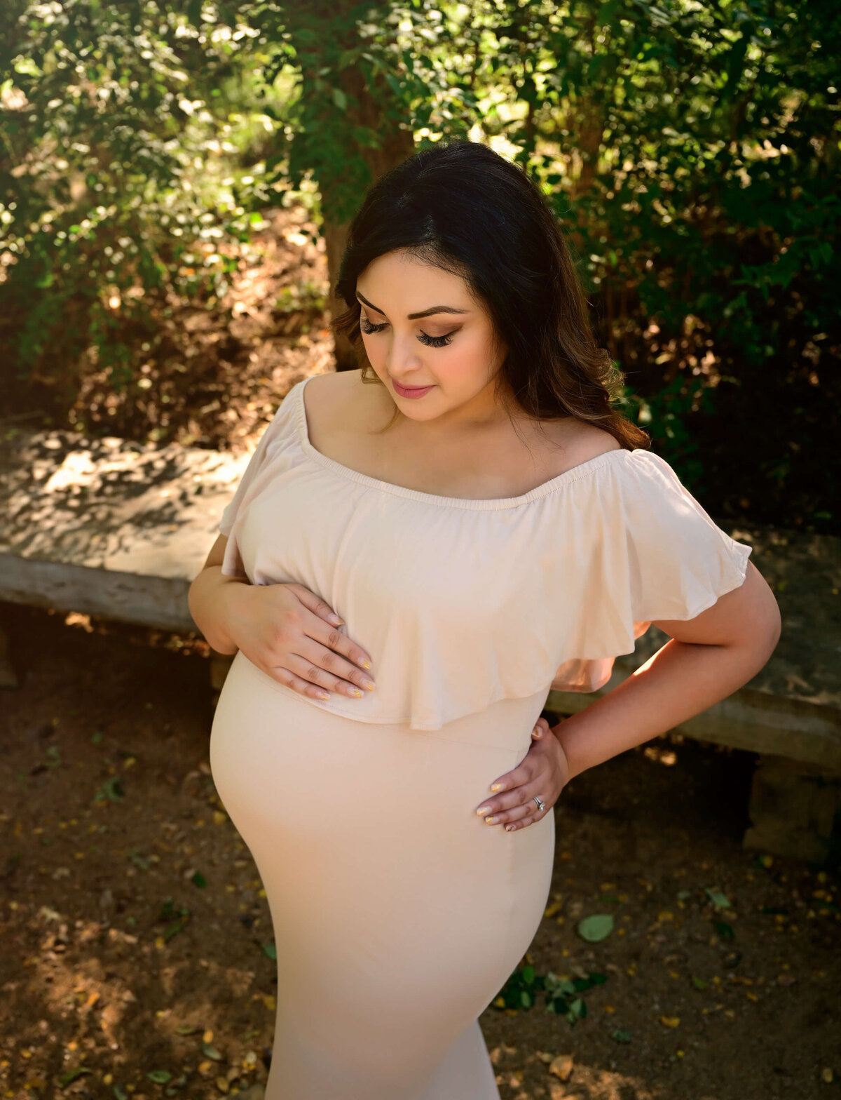 outdoor maternity session captured by E. Benecki Photography