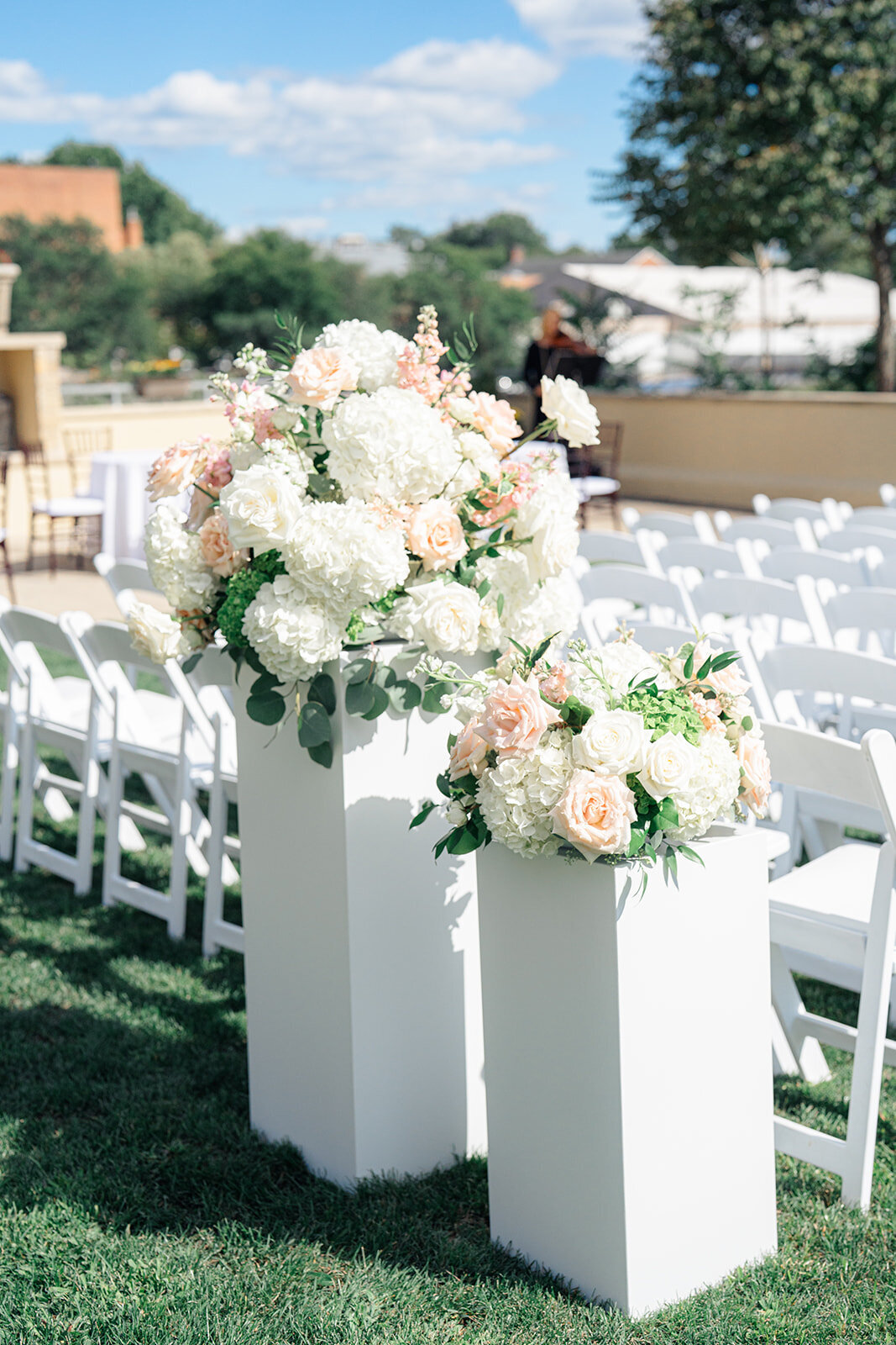 ceremony-flowers-delamar-west-hartford