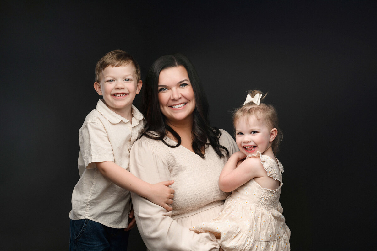 250408-LizRoberts-Motherhood-AP66