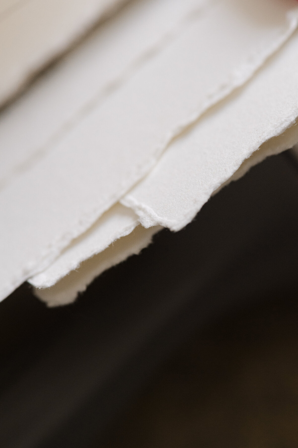 deckled-edge