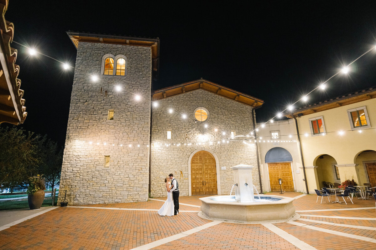 57 Villa-Bellezza-Wedding-First-Dance-Outdoor-Edison-Lights