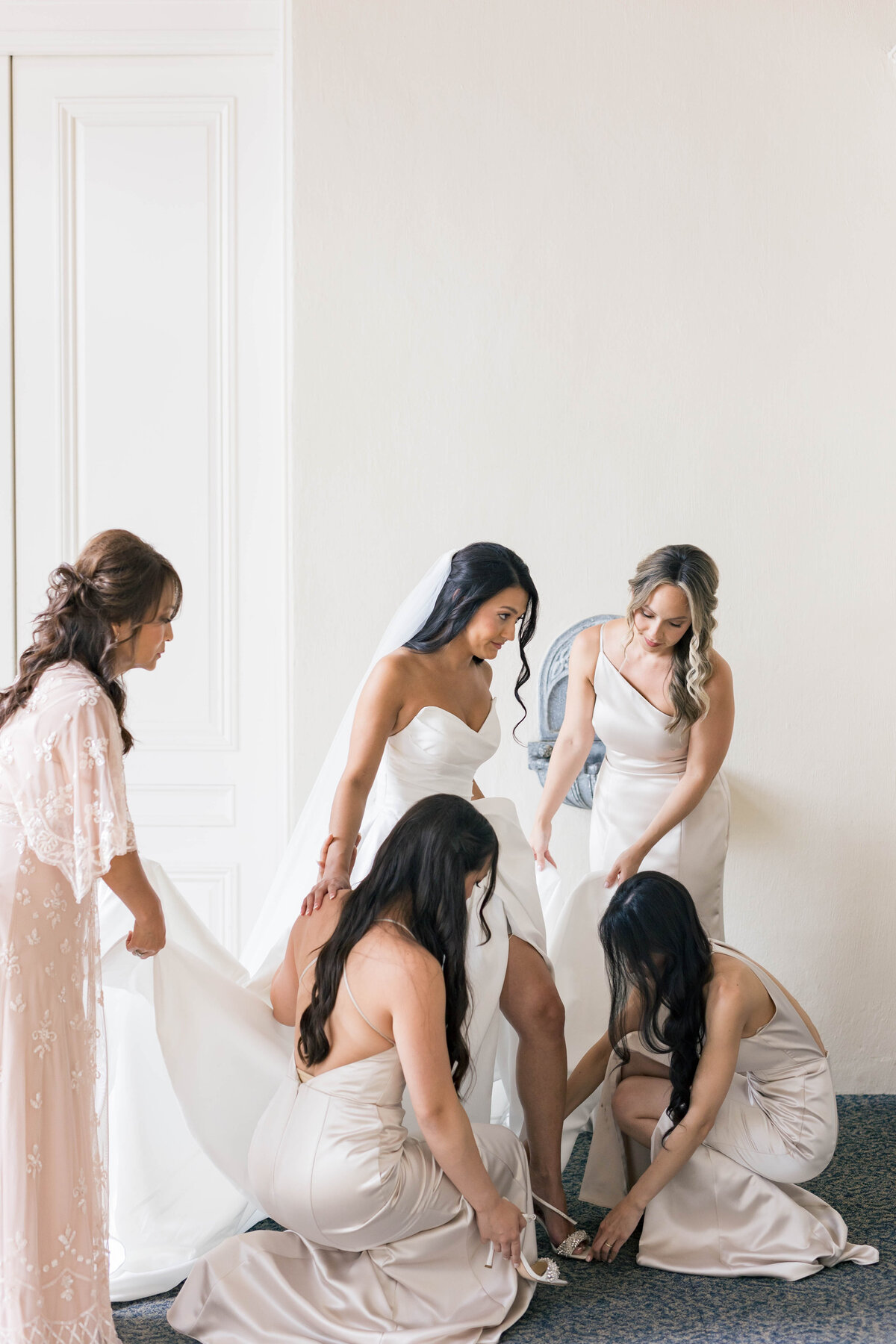 Vanessa + Chris Getting ready-114