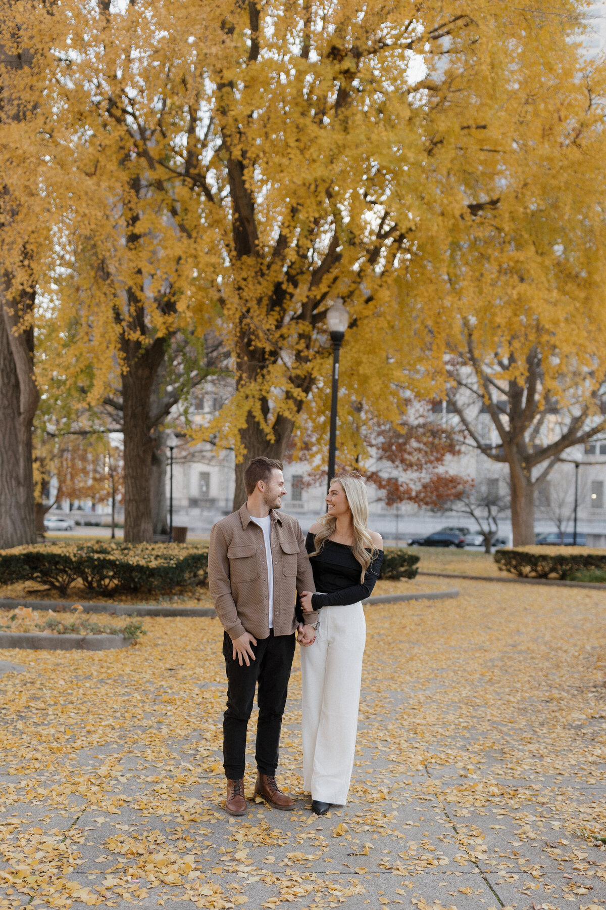 Indianapolis engagement photography fall photo ideas