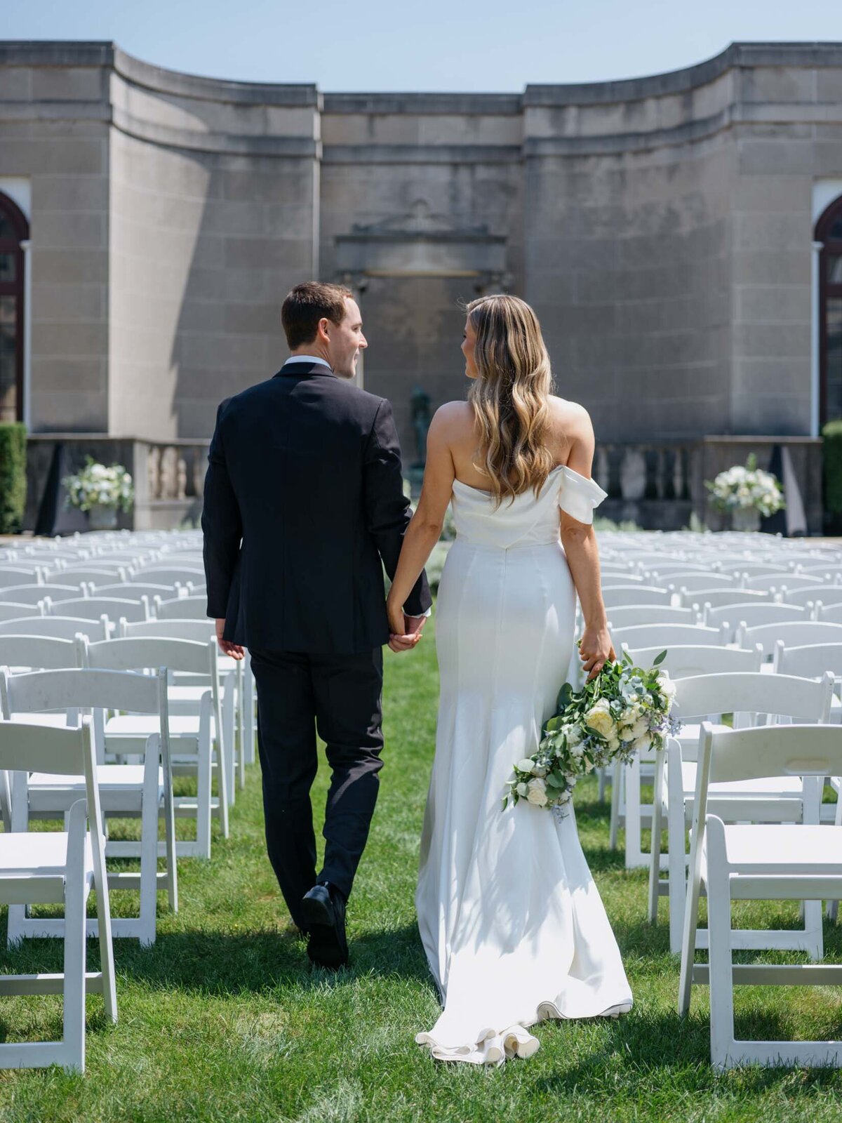 Bride and groom at Hanna Garden at Cleveland History Center