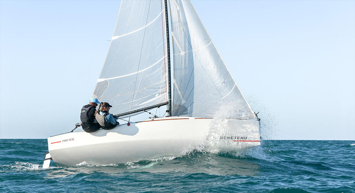 beneteau-first-18SE-exterior-3