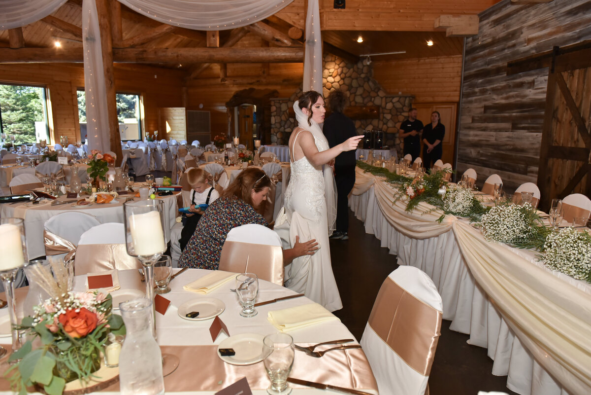 4228-Wedding at The Grands at Mulligans in Sartell Minnesota- Wedding Photographer Nicole Hollenkamp