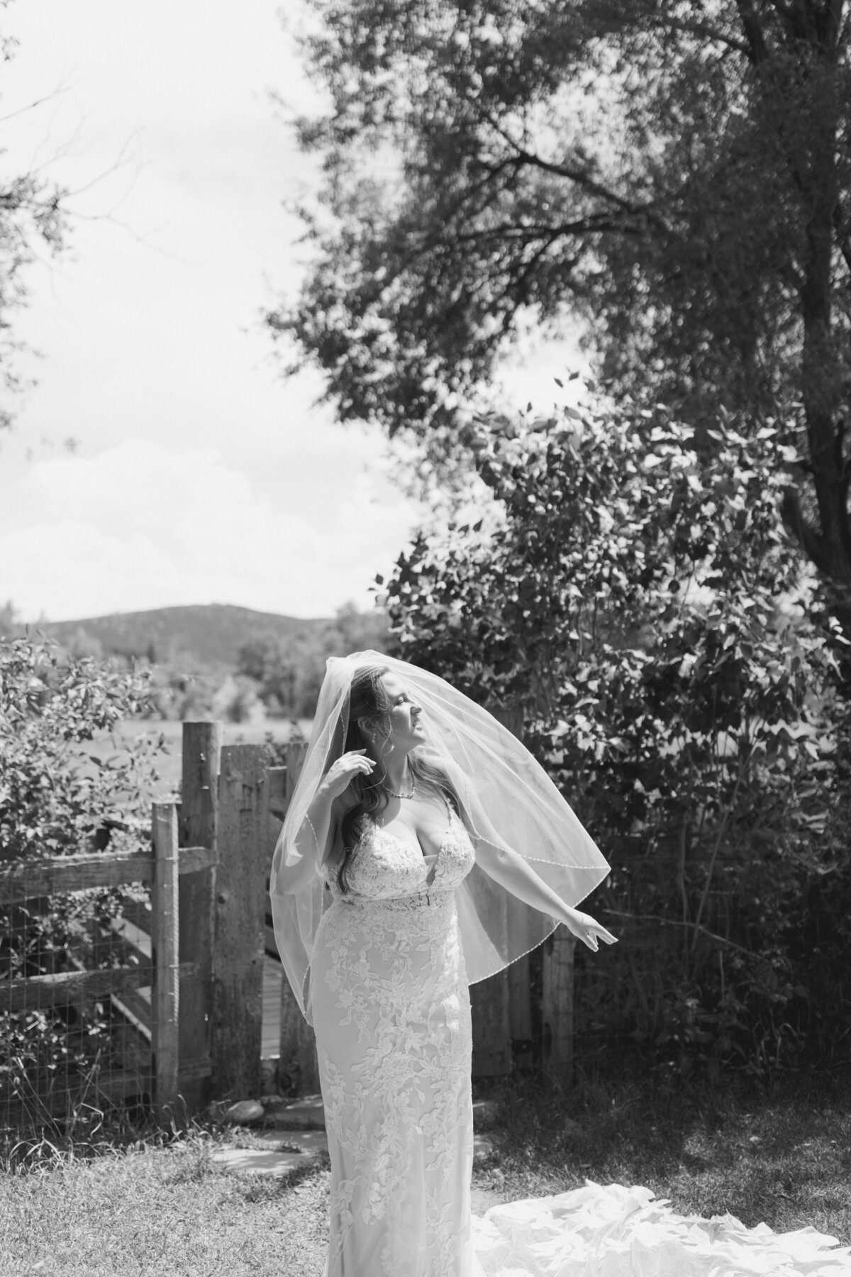 Gabby Rhodes is a wedding photographer based in Northern Colorado