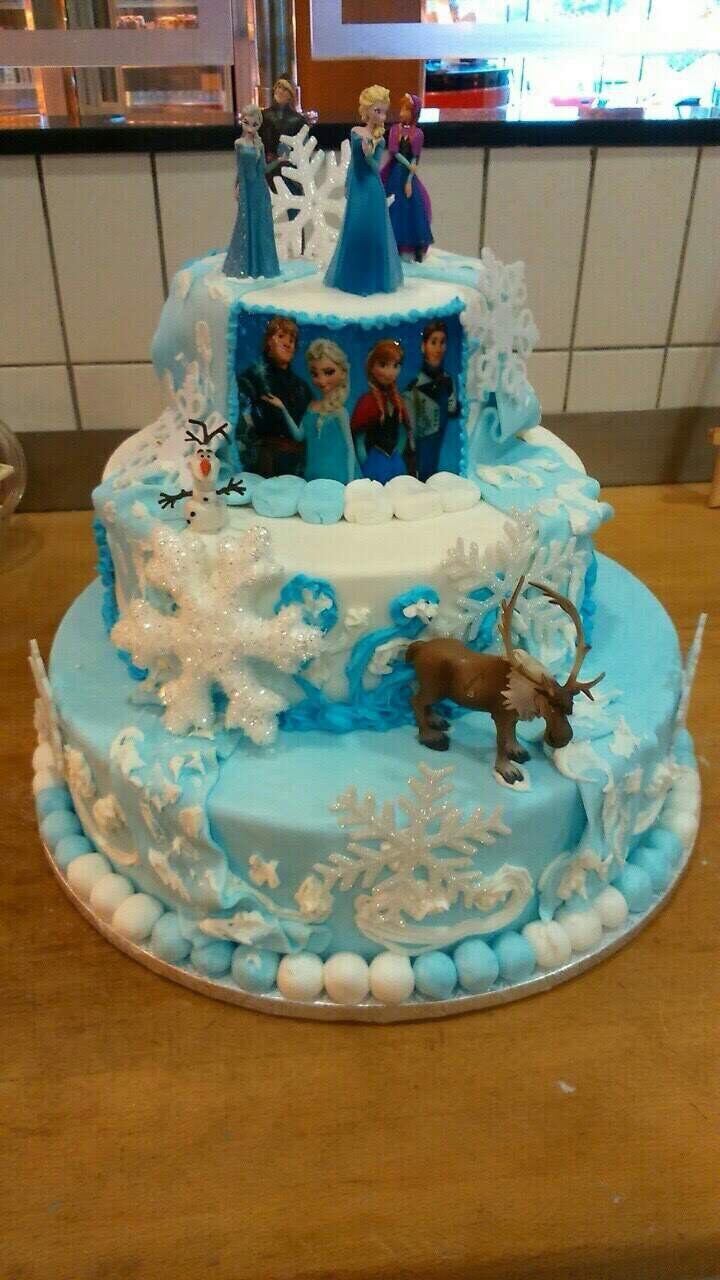 specialty-wedding-cakes-regina-bakery