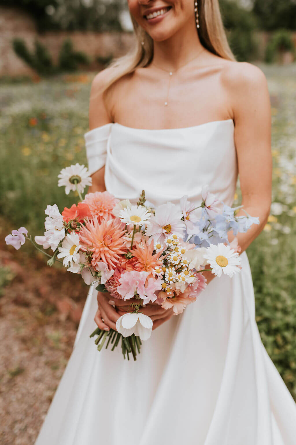 Issy-and-Bella-Floral-Design-Wedding-Florist-Herefordshire-Broadfield-Court-j&N91