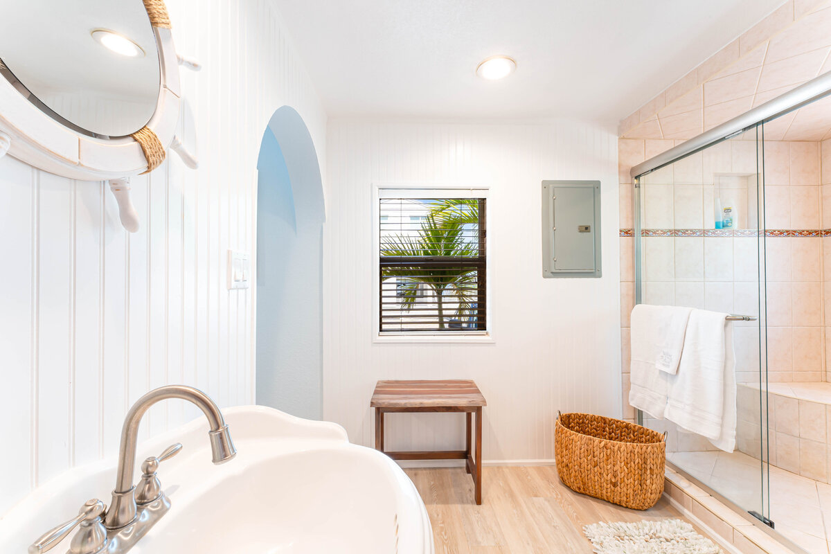 Master bathroom (3)