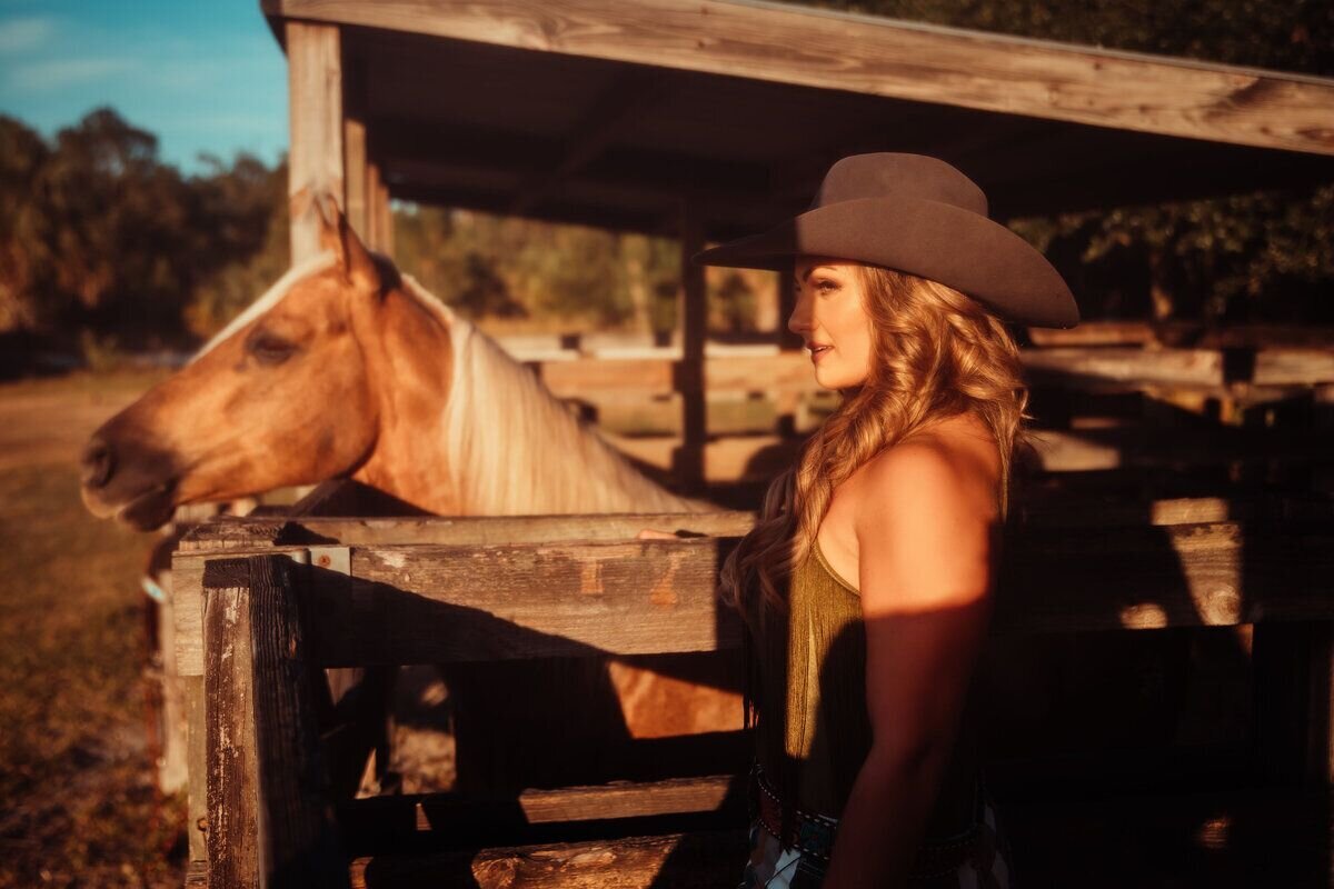 outdoors boudoir photography - lynn dee photography