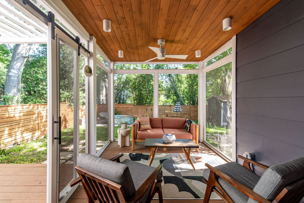 hello-home-modern-backyard-screened-porch-with-pergola-6