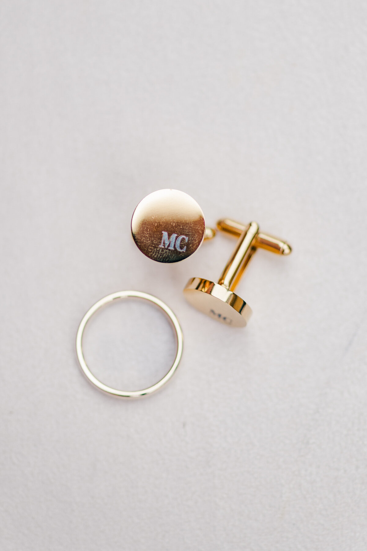 grooms wedding ring and cuff links