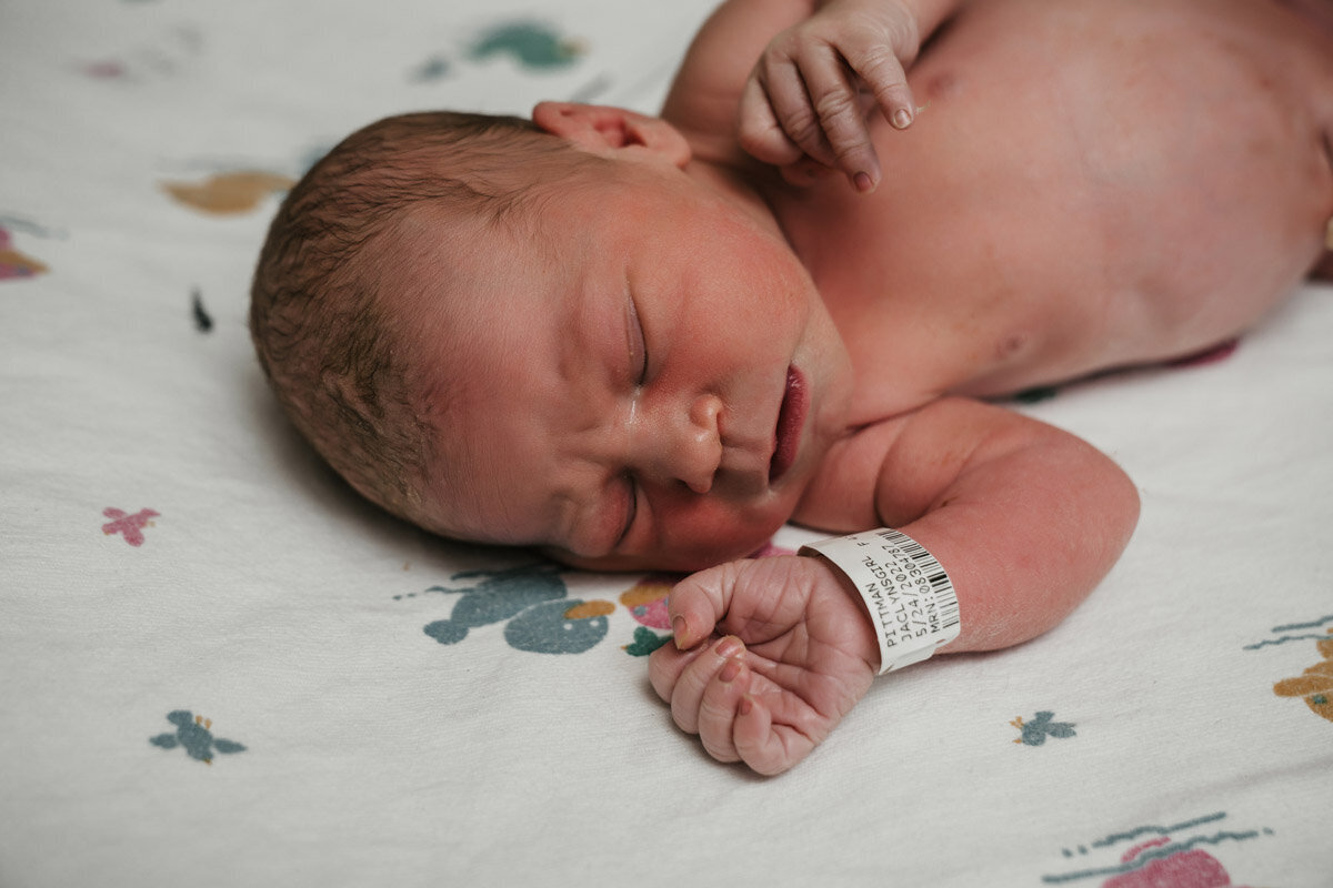 hospital-birth-photography-d-091