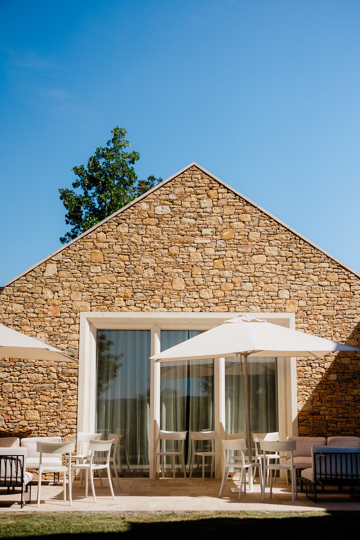Modern_Chic_Chateau_Valouze_Destination_Wedding_Photographer-46