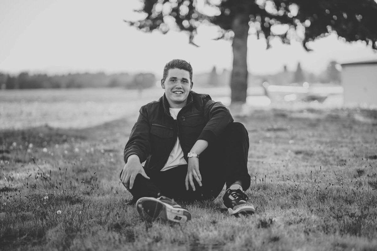 moments-and-mountains-photo-and-film-olympia-lacey-tumwater-photographer-senior-portraits-Noah-22-bw (3 of 36)